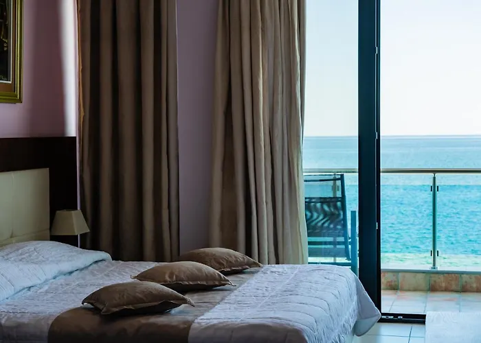 Panorama Hotel 3*